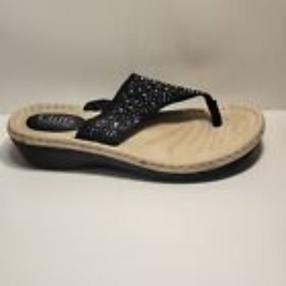 Cliffs by WHITE MOUNTAIN Black Sandals - Picture 1 of 9